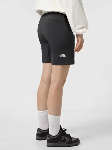Зауженные спортивные шорты The North Face черные