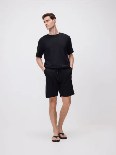 Reserved Шорти regular fit з бамбуковим волокном чорний