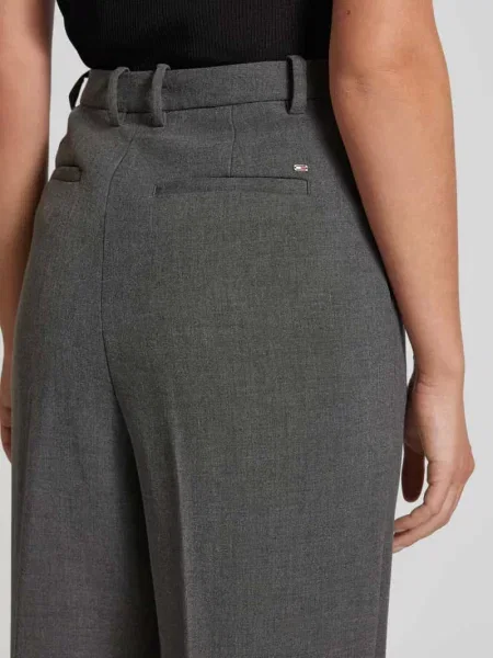Spodnie materiałowe z prostą nogawką z przeszytym kantem Tommy Hilfiger szare