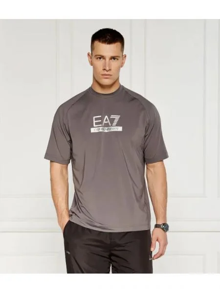 Tricou