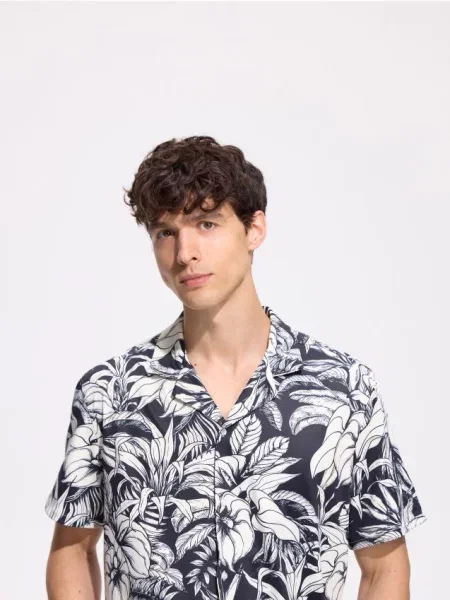 Reserved Сорочка regular fit з коротким рукавом кремовий 