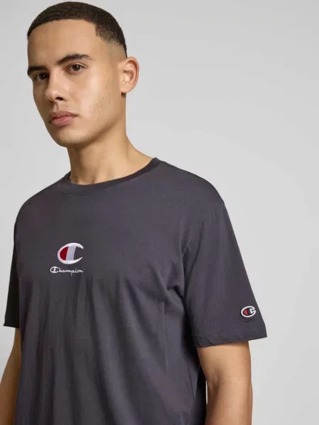 T-shirt z wyhaftowanym logo Champion