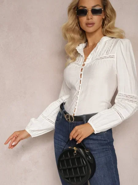 Cămașă din cu Guler Înalt și Inserții de Dantelă Diverto albă