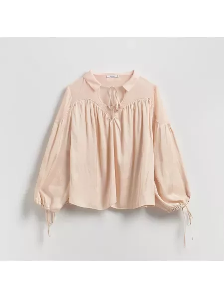 Reserved Halenka s balonovými rukávy krémová