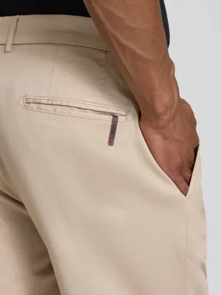 Spodnie garniturowe o kroju slim fit z zaszewkami i francuskimi wpuszczanymi Cinque beżowe