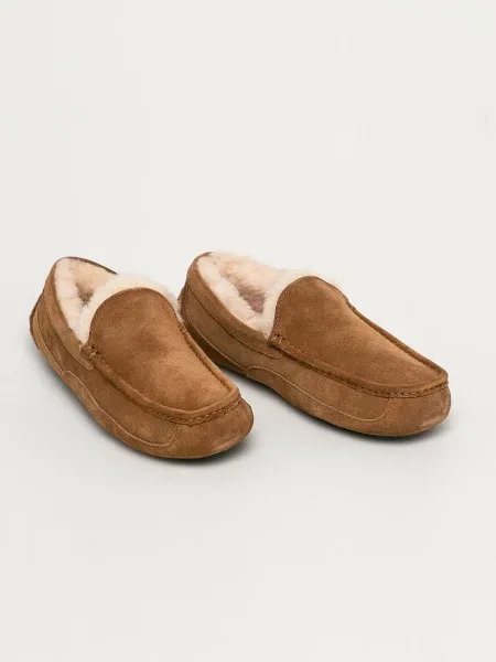 UGG Kapcie skórzane Ascot brązowe