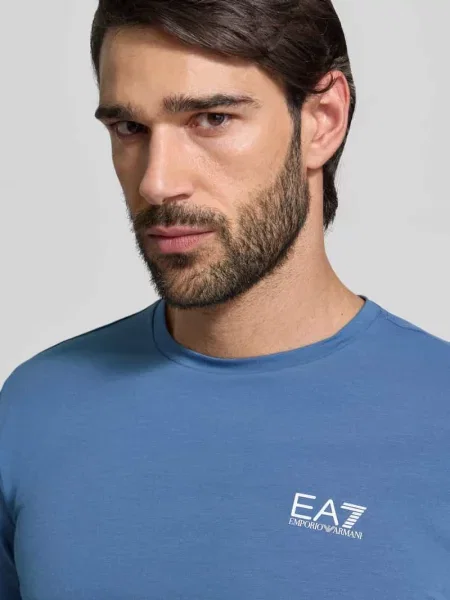 T-shirt o kroju regular fit z nadrukiem z logo Ea7 Emporio Armani niebieska
