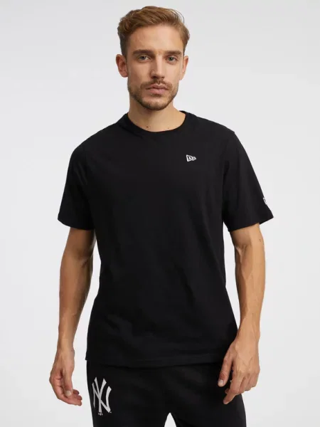 Тениска New Era с изчистен дизайн черно