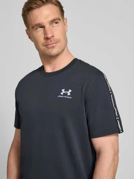 T-shirt o kroju regular fit z wyhaftowanym logo model Icon' Under Armour czarna