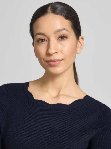 Koszulka dzianinowa z mieszanki z kołnierzykiem z falbanką Christian Berg Woman granatowa