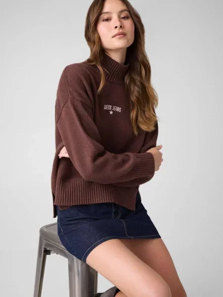 Pulover Guess Jeans de lână cu guler înalt maro