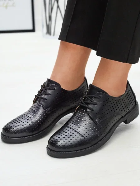 Pantofi cu toc Resti din piele ajurate negru