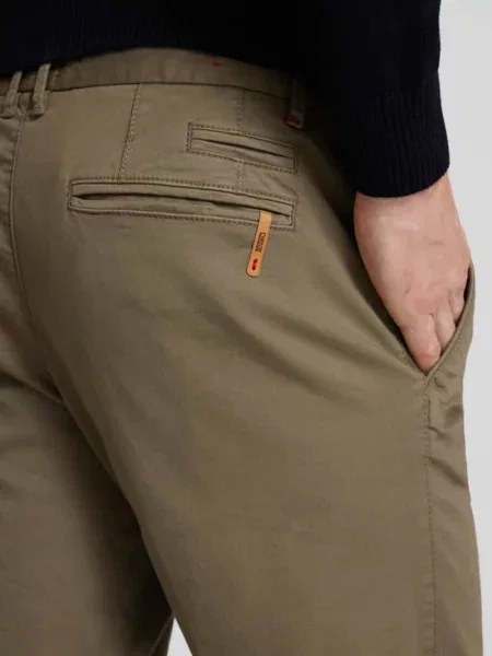 Chinosy o kroju slim fit z francuskimi wpuszczanymi Cinque