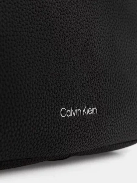 Calvin Klein Válltáska fekete