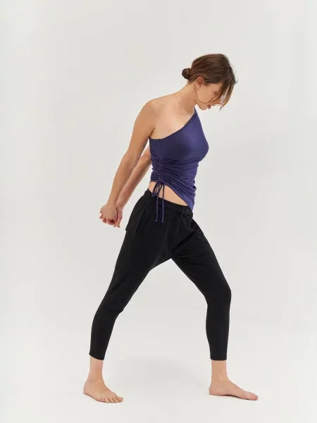 Spodnie do jogi Moonholi Cosmic Cropped Track Pants z obniżonym krokiem czarne