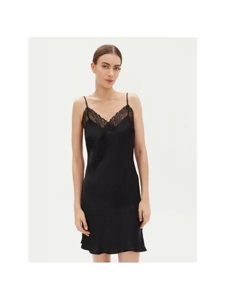 Chantelle Nočna srajca Legend Regular Fit črna