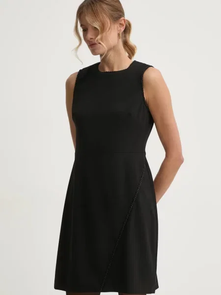 Рокля Dkny къса със стандартна кройка черно
