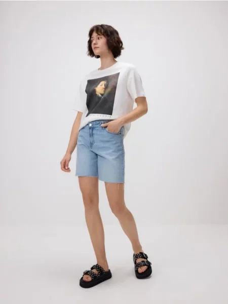 Reserved Джинсові шорти з асиметричною застібкою синій