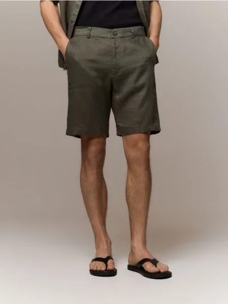 Reserved Pantaloni scurți regular din in verde
