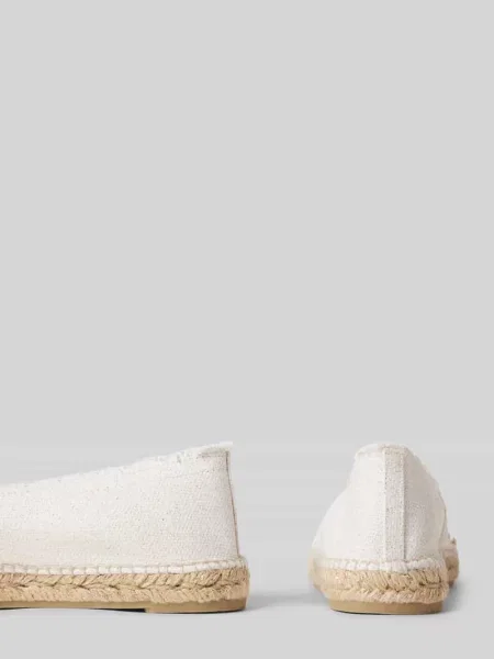 Espadryle z fakturowanym wzorem model ‘KAMPALA’ Castaner białe