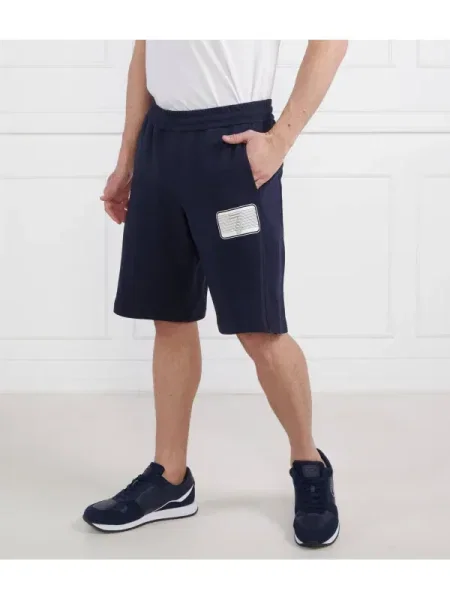 Pantaloni scurți