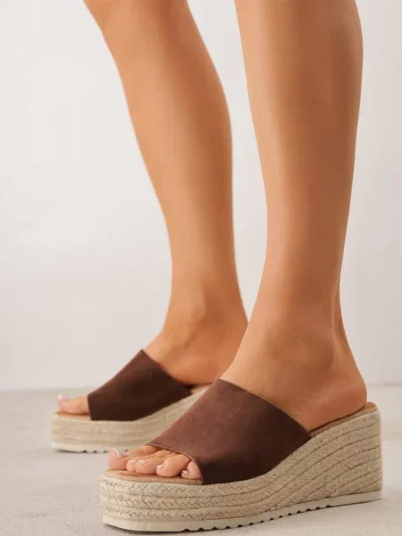 Papuci Boho din imitație de piele întoarsă pe platformă cu talpă împletită Bruneau maro