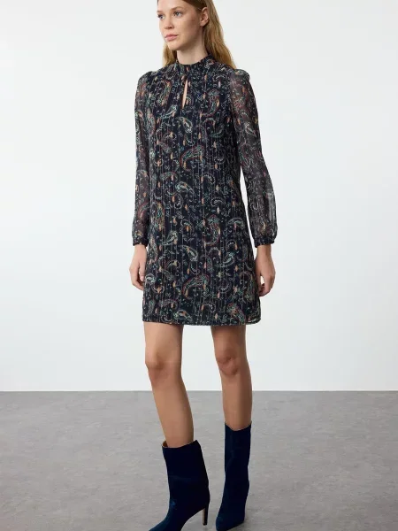 Mała mały sukienka mini Trendyol garniturowa niebieska