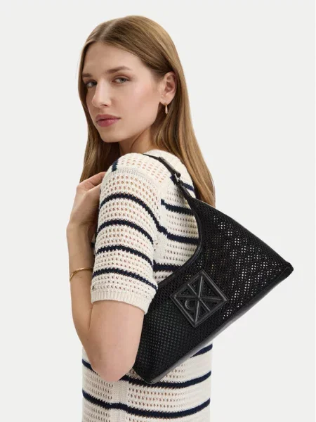 Мрежеста чанта Calvin Klein черно