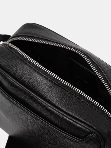 Calvin Klein Válltáska Cargo Camera Bag fekete