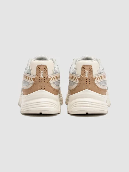 Повседневные кроссовки Nike бежевые