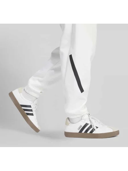 Spodnie dresowe o kroju regular fit z domieszką bawełny Adidas Sportswear białe