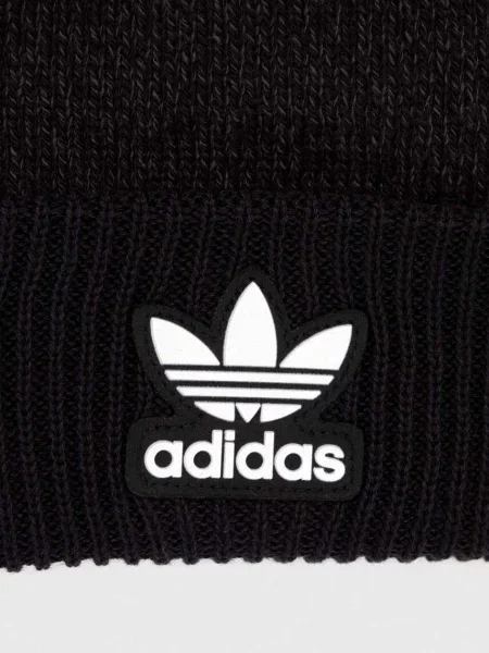 Čepice adidas Originals z tenké pleteniny černá