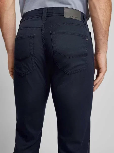 Chinosy o kroju tapered fit z 5 model ‘LYON’ Pierre Cardin granatowe