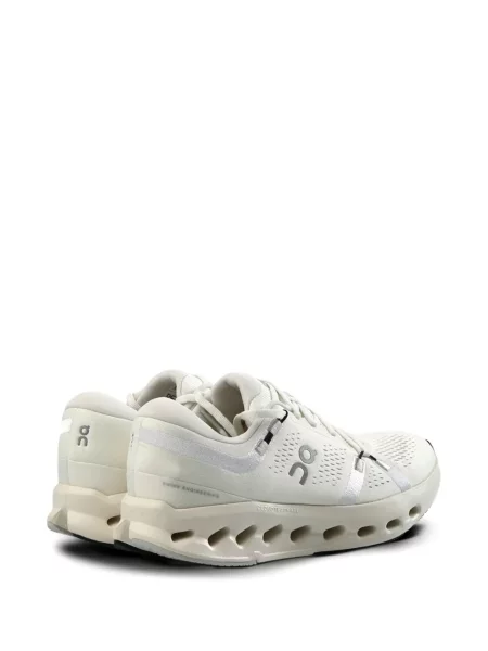 Sneakerși On
