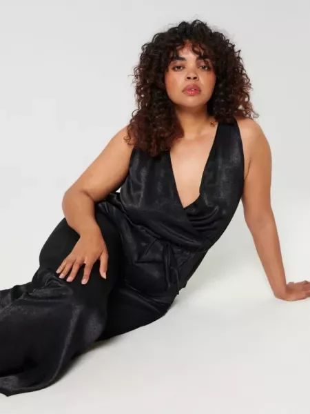 Короткий комбінезон з поясом чорний