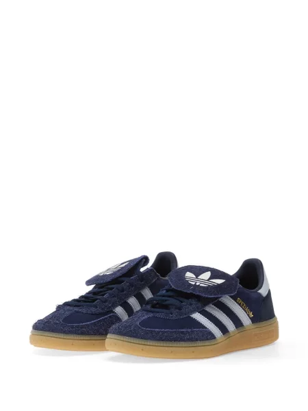 Pălărie Adidas cu dungi cu platformă din jerseu alb