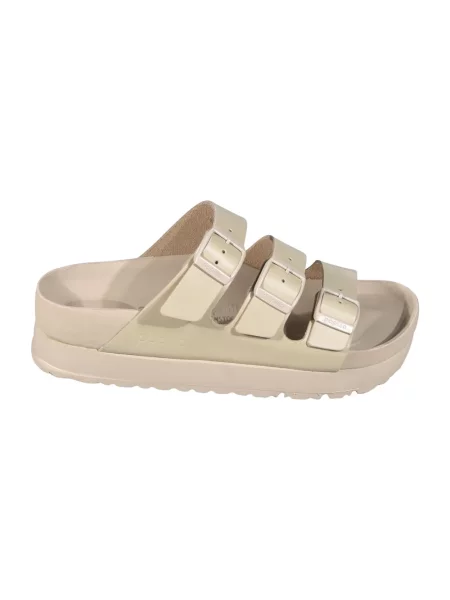 Klapki Birkenstock skórzane na platformie beżowe