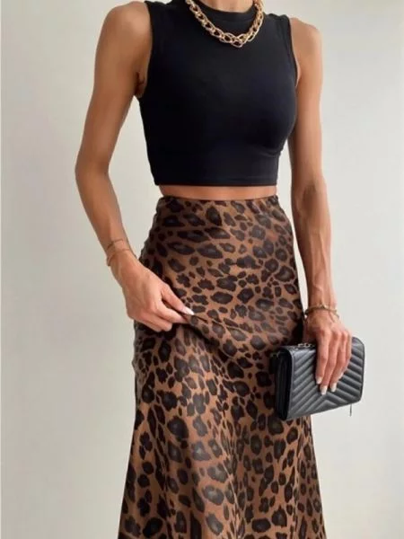 Fustă midi Dewberry din satin cu model leopard până la genunchi negru