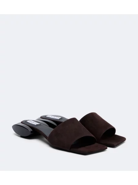 Papuci tip mules Alaïa din piele de căprioară maro