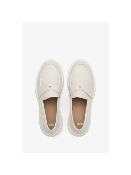 Лофери на тракторній підошві шкіряні молочні Estro білі