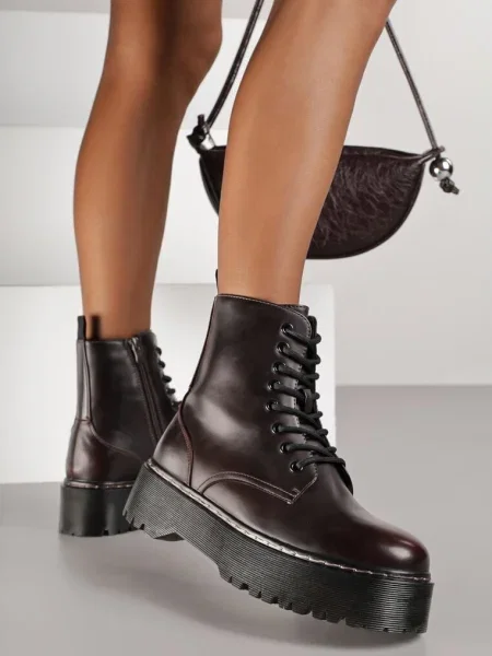 Botine bordo