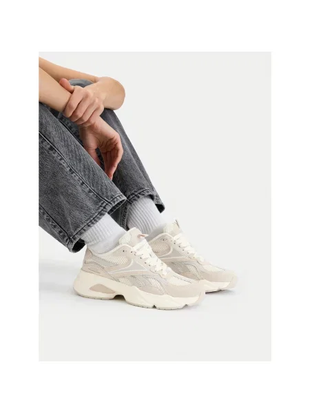 Сникърси Reebok C-CHARGE Кремав