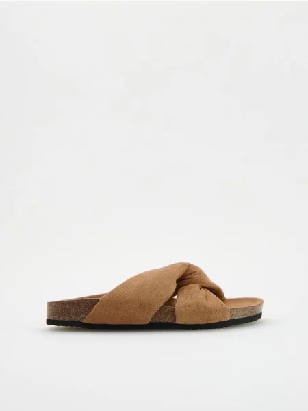 Шлепанцы Reserved коричневые