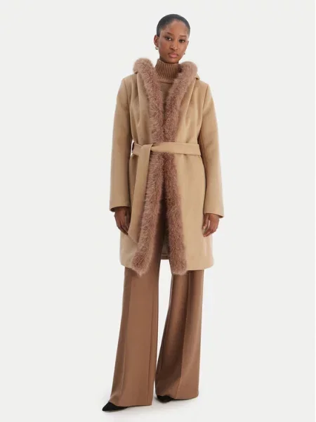Пальто Rinascimento бежевое