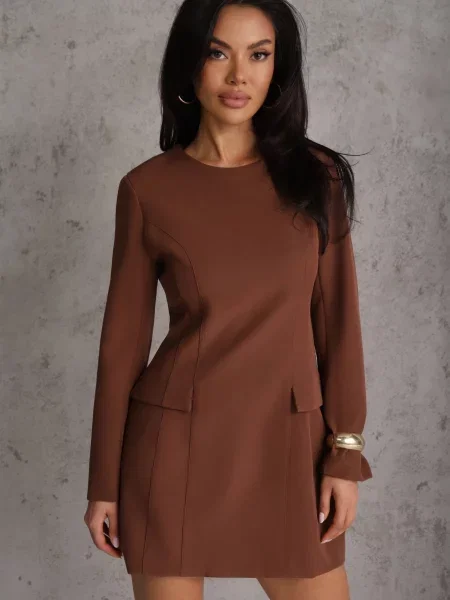 Rochie Trapez VICES cu o croială elegantă decorată cu imitație de Agats maro