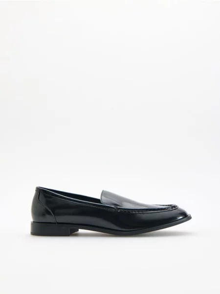 Reserved Mocasini lăcuiți negru
