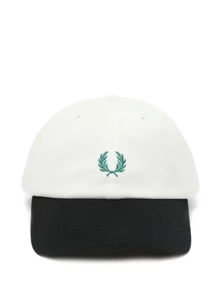 Șapcă Fred Perry alb