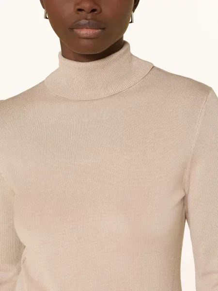 Sweter z golfem o kroju slim fit z prążkowanymi wykończeniami Comma beżowy