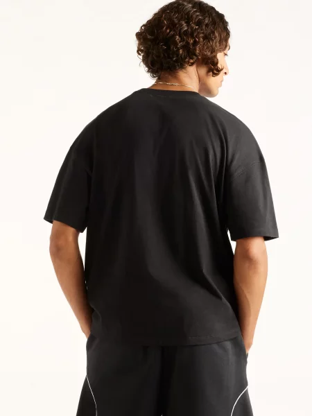 Футболка New Balance чорна