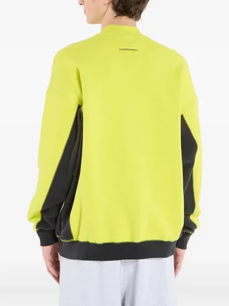 Dlouhé běžecké boty Adidas Terrex s krátkými rukávy s výstřihem do v černé